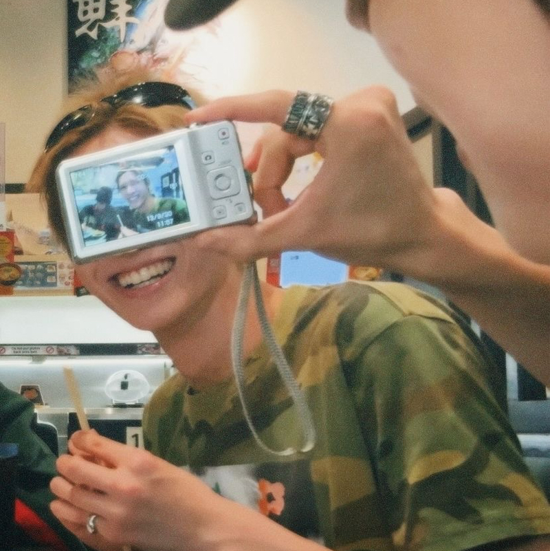 𝐥𝐢𝐯𝐯𝐲 𝐠𝐫𝐚𝐜𝐞 .