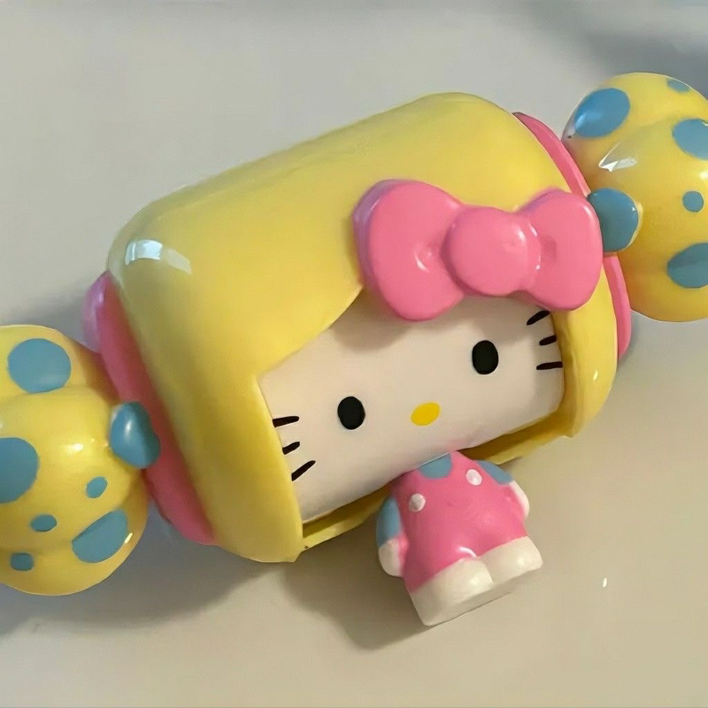 kitty >₃< 