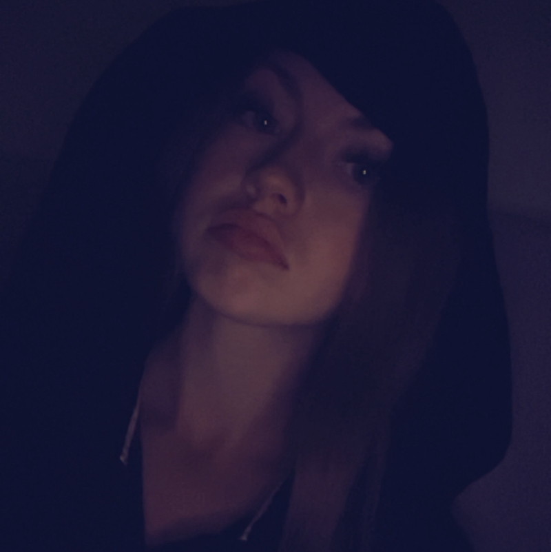 𝑬𝑳𝑬𝑨’🍒